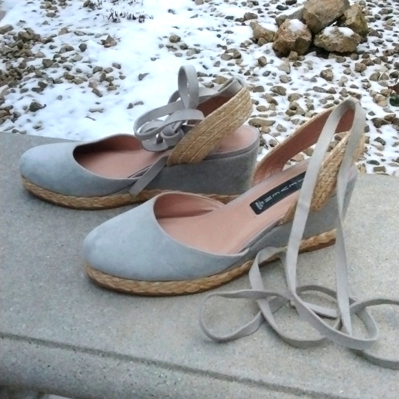 Steve Madden Shoes - STEVE MADDEN leather/suede strappy wedge size 9